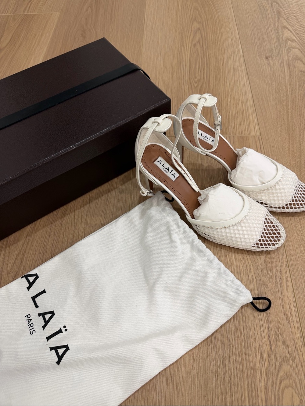 ALAÏA
90MM Mesh & Leather Pumps